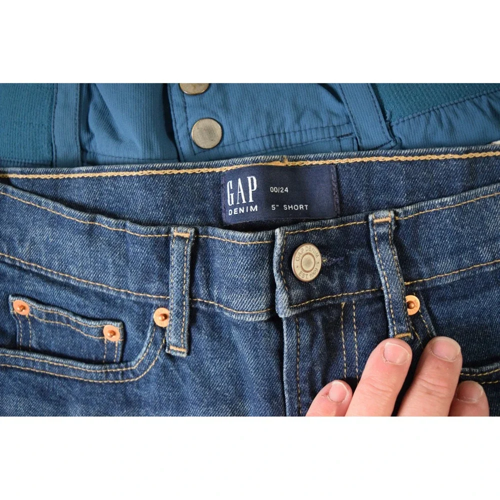 GAP Denim Shorts 5 Inch Womens 00 24 Blue Raw Hem Roll Cuff Jeans New - Picture 4 of 6